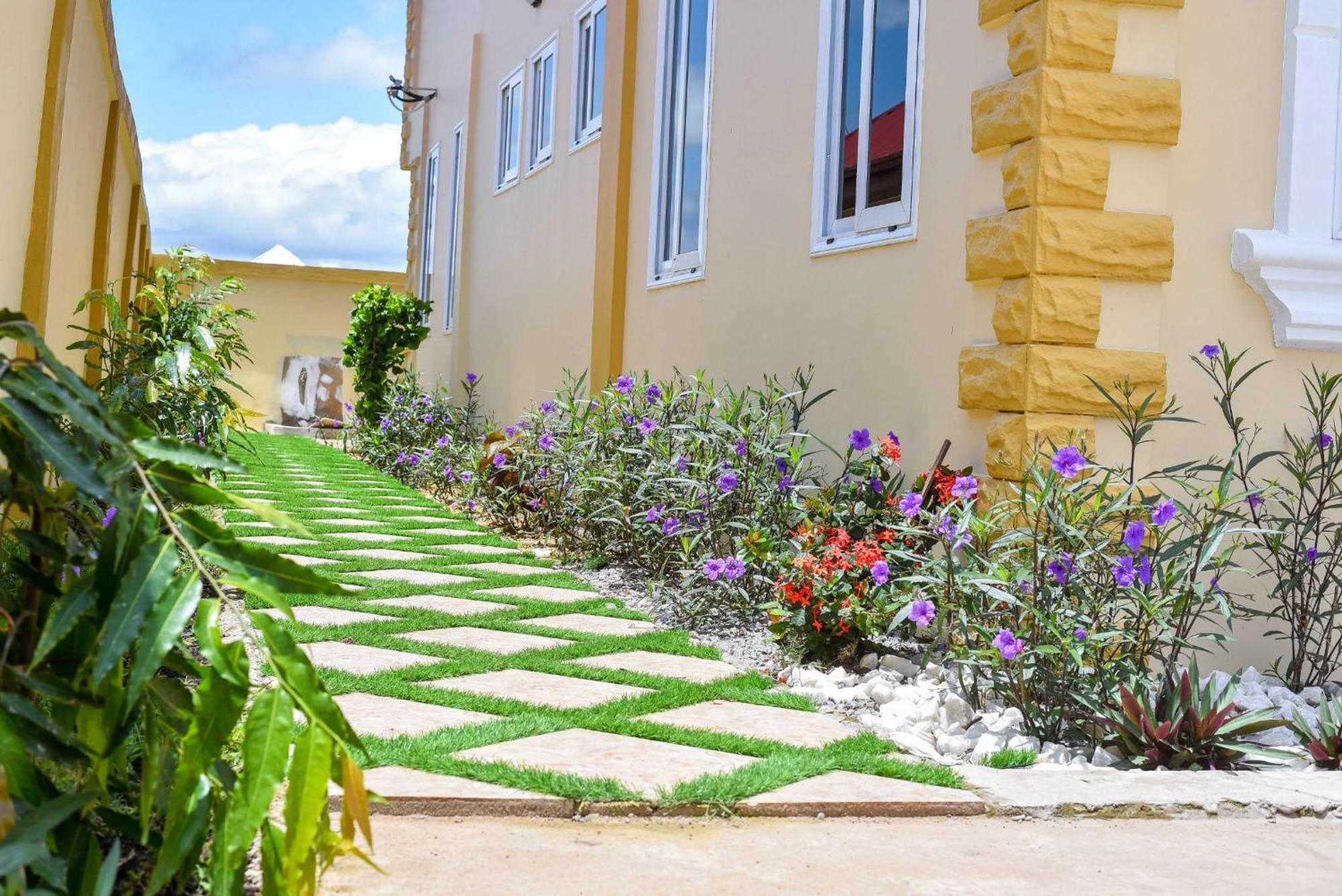 טמלה Seyramz Palace - Free Airport Pick Up - High Speed Starlink Wifi - Car Rental מראה חיצוני תמונה