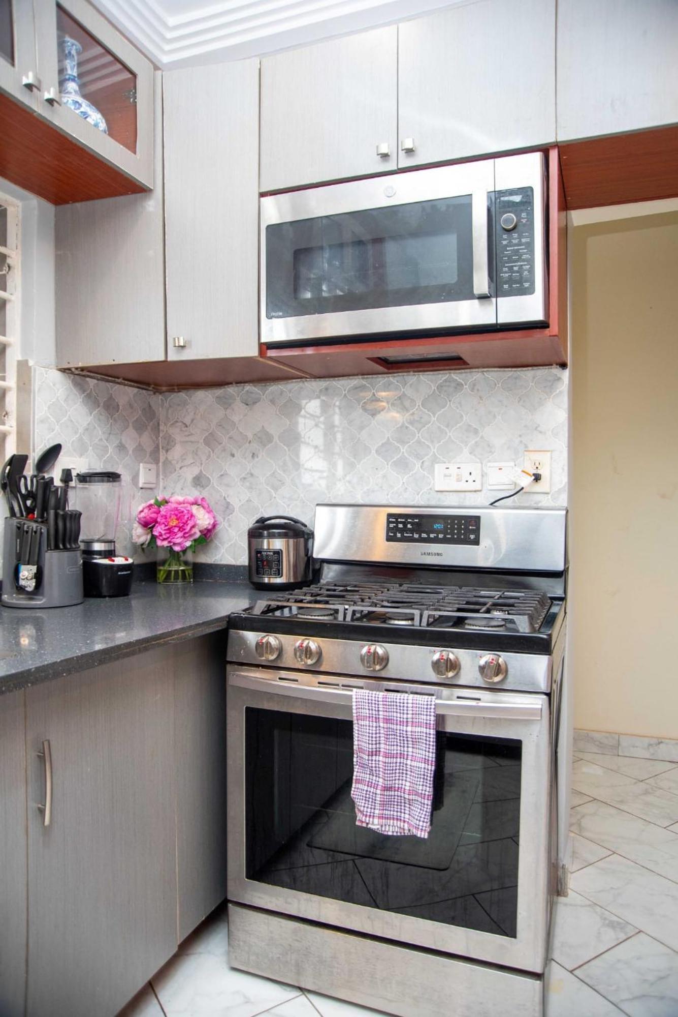 טמלה Seyramz Palace - Free Airport Pick Up - High Speed Starlink Wifi - Car Rental מראה חיצוני תמונה