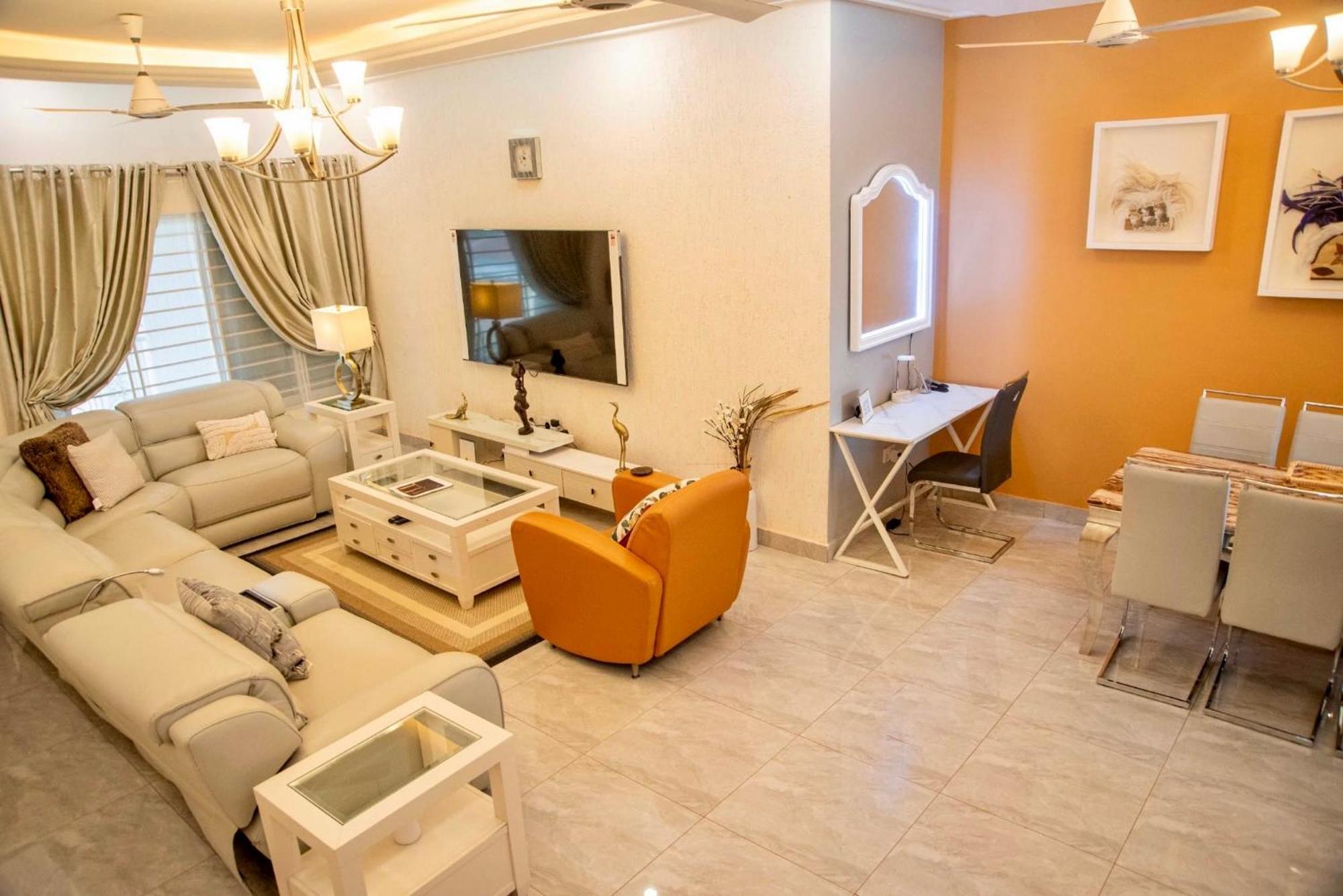 טמלה Seyramz Palace - Free Airport Pick Up - High Speed Starlink Wifi - Car Rental מראה חיצוני תמונה
