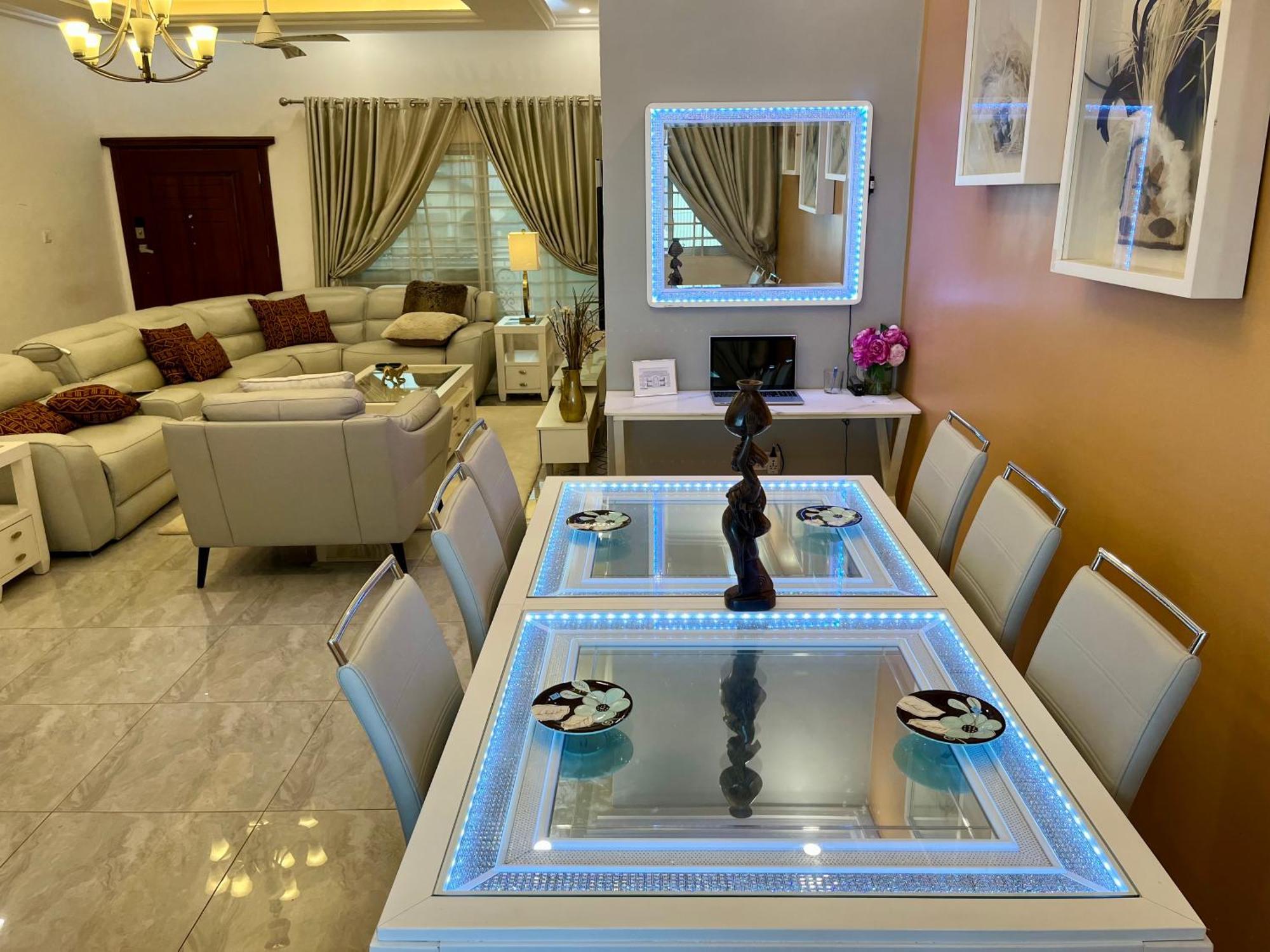 טמלה Seyramz Palace - Free Airport Pick Up - High Speed Starlink Wifi - Car Rental מראה חיצוני תמונה